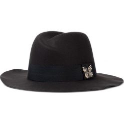 Kapelusz TWINSET - Capello 192TO5451 Nero 00006. Czarne kapelusze damskie Twinset, z poliesteru. W wyprzedaży za 339,00 zł.