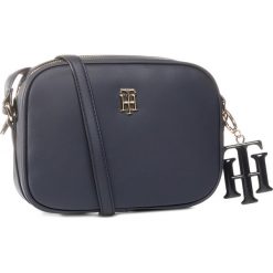 Torebka TOMMY HILFIGER - Th Chic Camera Bag AW0AW08224 CJM. Niebieskie listonoszki damskie TOMMY HILFIGER, bez wzorów, ze skóry ekologicznej, bez dodatków. W wyprzedaży za 309,00 zł.
