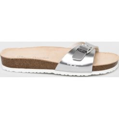Pepe Jeans - Klapki. Szare klapki damskie Pepe Jeans, bez wzorów, z jeansu, bez obcasa, na obcasie. W wyprzedaży za 129,90 zł.