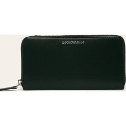 Emporio Armani - Portfel skórzany. Czarne portfele damskie Emporio Armani, bez wzorów, z poliesteru. W wyprzedaży za 379,90 zł.