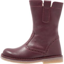 Friboo Kozaki bordeaux. Czerwone buty zimowe damskie marki Friboo, z materiału, na wysokim obcasie. W wyprzedaży za 137,40 zł.