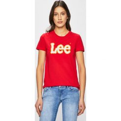 Lee - Top. Czerwone topy damskie marki Lee, s, z nadrukiem, z bawełny, z okrągłym kołnierzem. Za 89,90 zł.