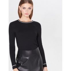 Dopasowany sweter z wiskozą - Czarny. Czarne swetry damskie Mohito, s, bez wzorów, z wiskozy, bez rękawów, bez kaptura. Za 59,99 zł.