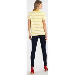 T-shirty damskie: Kaffe LINA Tshirt z nadrukiem solar yellow/chalk