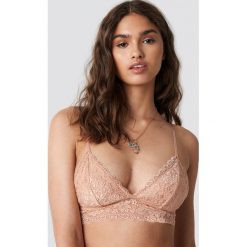 NA-KD Lingerie Biustonosz basic z kwiatową koronką - Beige. Brązowe biustonosze bardotka NA-KD Lingerie, w koronkowe wzory, z koronki. Za 60,95 zł.