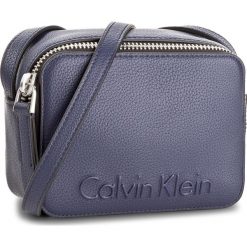 Torebka CALVIN KLEIN BLACK LABEL - Edge Small Crossbody K60K604004 430. Niebieskie listonoszki damskie marki Calvin Klein Black Label. W wyprzedaży za 269,00 zł.