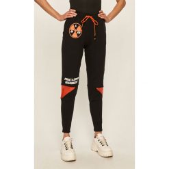 LaBellaMafia - Spodnie. Czarne spodnie damskie LABELLAMAFIA, s, z nadrukiem, z elastanu. Za 259,90 zł.