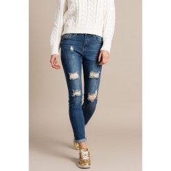 Missguided - Jeansy. Niebieskie jeansy damskie marki Missguided. W wyprzedaży za 79,90 zł.