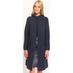 Sweter długi rękaw damski luźny. Niebieskie swetry damskie z dzianiny, eleganckie, długie. W wyprzedaży za 49,99 zł.