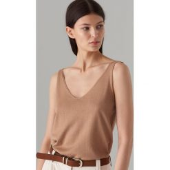 Dzianinowy top - Beżowy. Brązowe topy damskie Mohito, s, bez wzorów, z dzianiny, bez kołnierzyka. Za 49,99 zł.