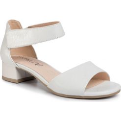 Sandały CAPRICE - 9-28212-24 White Perlato 139. Białe klapki damskie Caprice, bez wzorów, ze skóry, bez obcasa, na obcasie. Za 229,00 zł.