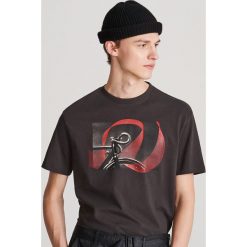 T-shirt z nadrukiem - Szary. Szare t-shirty damskie Reserved, s, z nadrukiem, bez kołnierzyka. Za 39,99 zł.
