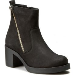 Botki WOJAS - 6616-21 Czarny. Czarne buty zimowe damskie marki Wojas, z nubiku. W wyprzedaży za 269,00 zł.
