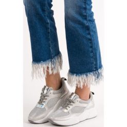 SREBRNE BUTY SPORTOWE. Szare buty sportowe damskie Ideal Shoes, bez wzorów, bez zapięcia. Za 79,90 zł.