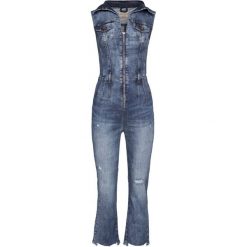 Kombinezon Guess Tina W02K32 D3ZT1. Niebieskie kombinezony damskie Guess, z aplikacjami, z elastanu, bez kołnierzyka, bez rękawów. Za 789,00 zł.
