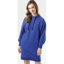 Ciemnoniebieska Sukienka Delonia. Niebieskie sukienki damskie Born2be, xl, bez wzorów, z dzianiny, bez kołnierzyka, bez rękawów. W wyprzedaży za 59,99 zł.