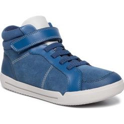 Sneakersy CLARKS - Emery Beat K 261440587 Blue Suede. Niebieskie trampki chłopięce Clarks, bez wzorów, z zamszu, bez zapięcia. W wyprzedaży za 179,00 zł.