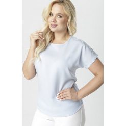 Jasnoniebieska Bluzka Kylena. Niebieskie bluzki damskie Born2be, xl, bez wzorów, bez kołnierzyka, bez rękawów. W wyprzedaży za 44,99 zł.