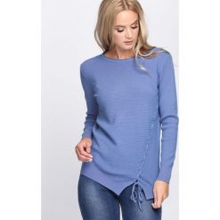 Niebieski Sweter Lifetime. Niebieskie swetry klasyczne damskie marki Born2be, l, z okrągłym kołnierzem. Za 59,99 zł.