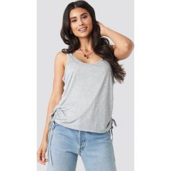 NA-KD Side Tie Tank Top - Grey. Szare topy damskie NA-KD, bez wzorów, z okrągłym kołnierzem. Za 100,95 zł.