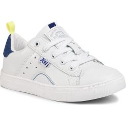 Sneakersy XTI - 57050 Navy. Białe półbuty dziewczęce Xti, na sznurówki. W wyprzedaży za 139,00 zł.