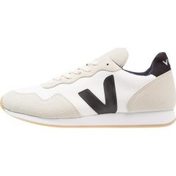 Veja Sneakersy niskie white/natural/black. Białe trampki i tenisówki damskie marki Veja, bez wzorów, z materiału, bez zapięcia. Za 419,00 zł.