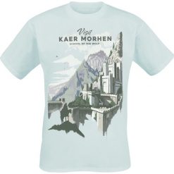 The Witcher Visit Kaer Morhen T-Shirt jasnoniebieski. Niebieskie t-shirty męskie The Witcher, l, z nadrukiem, z okrągłym kołnierzem. Za 79,90 zł.