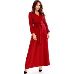 Sukienka maxi o kopertowym kroju z wiązaniem w pasie. Sukienki damskie Made in Poland, bez wzorów, z poliesteru, bez kołnierzyka, bez rękawów, maxi, kopertowe. Za 189,00 zł.