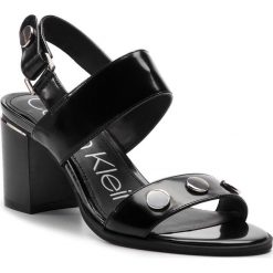 Sandały CALVIN KLEIN - Nicoletta Box Smooth E8891 Black. Czarne klapki damskie Calvin Klein, z aplikacjami, ze skóry ekologicznej, bez obcasa, na obcasie. W wyprzedaży za 399,00 zł.