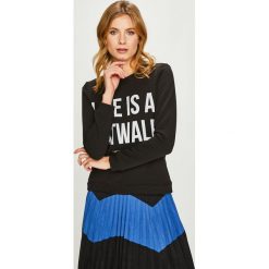 Answear - Bluza Watch Me. Czarne bluzy z nadrukiem damskie marki ANSWEAR, l, z bawełny, bez kaptura. W wyprzedaży za 79,90 zł.