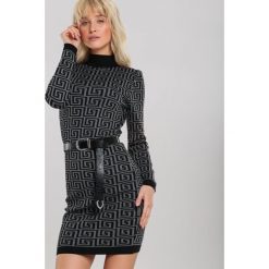 Ciemnoszara Sukienka Leonay. Szare sukienki damskie Renee, na zimę, s, bez wzorów, z dzianiny, z golfem, bez rękawów, długie, dopasowane. Za 139,99 zł.