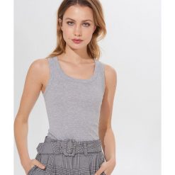 Top z bawełny organicznej Eco Aware - Szary. Szare topy damskie Mohito, s, bez wzorów, z bawełny, bez kołnierzyka. Za 19,99 zł.