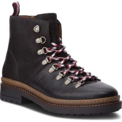 Kozaki TOMMY HILFIGER - Elevated Outdoor Hik FM0FM01911 Black 990. Czarne glany męskie TOMMY HILFIGER, z materiału. W wyprzedaży za 639,00 zł.