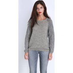 Swetry klasyczne damskie: Sweter w kolorze szarym