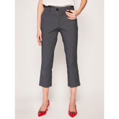 Spodnie materiałowe Guess Zoe Capri W0GB18 WCUE0. Niebieskie spodnie damskie Guess, s, z aplikacjami, z bawełny. W wyprzedaży za 359,00 zł.