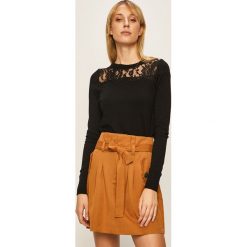 Vero Moda - Sweter. Czarne swetry damskie Vero Moda, s, bez wzorów, z wiskozy, bez rękawów, bez kaptura. W wyprzedaży za 79,90 zł.