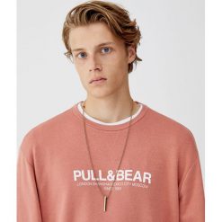 Bluza basic z logo. Różowe bluzy męskie Pull&Bear, m, bez wzorów, bez kołnierzyka, bez rękawów, bez kaptura. Za 59,90 zł.