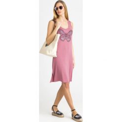 SUKIENKA PLAŻOWA TWINSET U&B. Różowe sukienki damskie Twinset U&B, na co dzień, xs, z aplikacjami, z okrągłym kołnierzem, bez rękawów, mini, proste. Za 225,00 zł.
