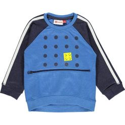 Bluza "Sander 603" w kolorze niebieskim. Niebieskie bluzy chłopięce marki LEGO Wear, z aplikacjami. W wyprzedaży za 72,95 zł.