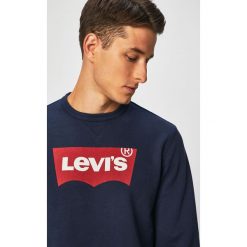 Levi's - Bluza. Niebieskie bluzy męskie Levi's®, s, z nadrukiem, z bawełny, z okrągłym kołnierzem, bez rękawów, bez kaptura. W wyprzedaży za 199,90 zł.
