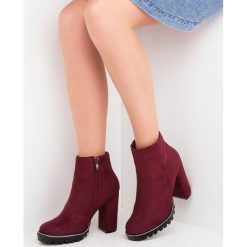 Botki damskie Abloom 58-581 Bordowe. Czerwone botki damskie ABLOOM, z tworzywa sztucznego, eleganckie, bez obcasa, na obcasie, na zamek. Za 99,00 zł.