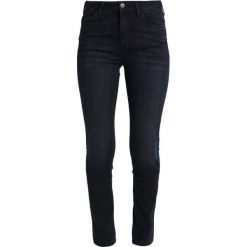 Comma casual identity Jeansy Slim Fit blue. Niebieskie jeansy damskie marki comma casual identity, z elastanu. W wyprzedaży za 239,40 zł.