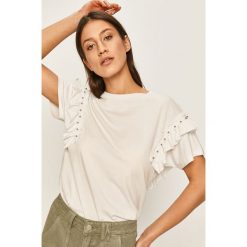 Answear - T-shirt. Białe topy damskie ANSWEAR, s, z aplikacjami, z bawełny, z okrągłym kołnierzem. Za 59,90 zł.