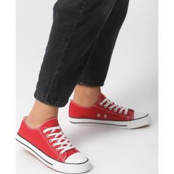 Ciemnoczerwone Trampki Jazlyn. Czerwone trampki i tenisówki damskie Born2be, bez wzorów, bez zapięcia. W wyprzedaży za 49,99 zł.