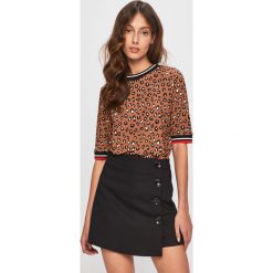 Answear - T-shirt. Pomarańczowe bluzki damskie ANSWEAR, s, bez wzorów, z elastanu, z okrągłym kołnierzem. Za 49,90 zł.