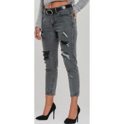 Ciemnoszare Jeansy Flagstaff. Szare jeansy damskie Renee, z aplikacjami, z jeansu. Za 89,99 zł.