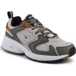 Sneakersy TOMMY JEANS - Heritage Sneaker EM0EM00373 Pumice Stone PEG. Brązowe sneakersy męskie Tommy Jeans, na co dzień, bez wzorów, z jeansu, eleganckie, bez zapięcia. W wyprzedaży za 429,00 zł.