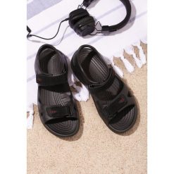 Czarne Sandały Innocence. Czarne sandały męskie Born2be, bez zapięcia. Za 49,99 zł.