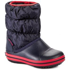 Śniegowce CROCS - Winter Puff 14613 Navy/Red. Niebieskie śniegowce chłopięce Crocs, bez zapięcia. W wyprzedaży za 159,00 zł.