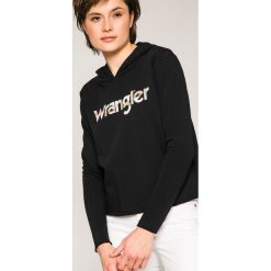 Wrangler - Bluza. Czarne bluzy damskie z nadrukiem marki Wrangler, s, z bawełny, z kapturem. W wyprzedaży za 139,90 zł.